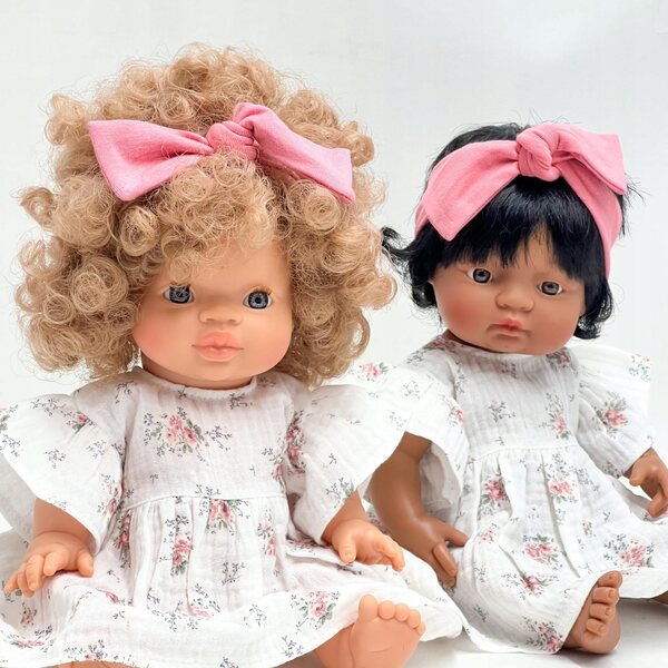 Musselinkleid für Miniland und Paola Reina 38 cm Puppen mit rosa Blumen