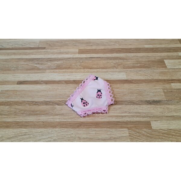 Majtki rosa con coccinelle per bambola Paola Reina 32 cm, tessuto di qualità