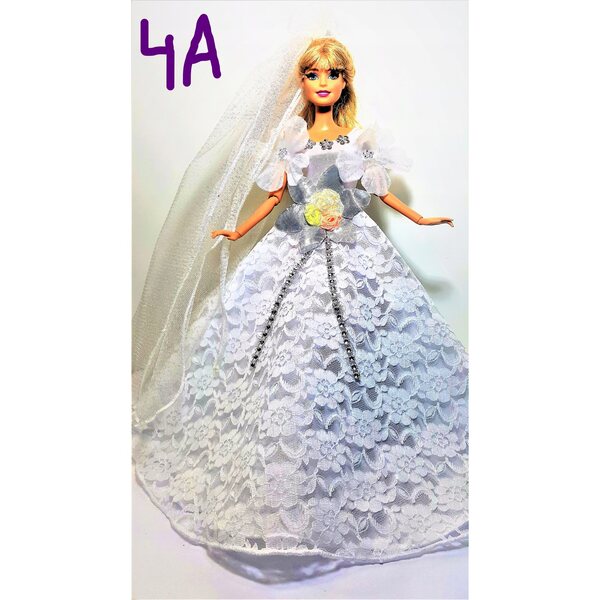 Elegantes Ballkleid für 28–31 cm große Puppen mit glänzenden Accessoires und Dekorationen