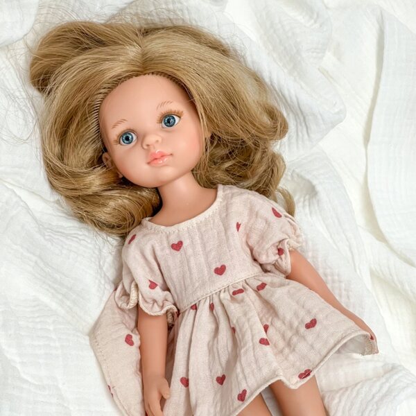 Musselinkleid für Paola Reina Amigas 32 cm Puppe mit kleinen Herzen