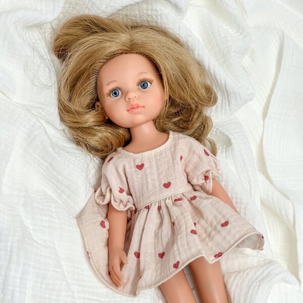 Musselinkleid für Paola Reina Amigas 32 cm Puppe mit kleinen Herzen