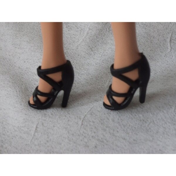 Schwarzes Cocktailkleid mit Schleife und Sandalen für 29-cm-Puppe