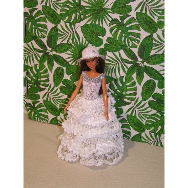 Langes Kleid und Mütze für 30cm Puppe, handgemachtes Strickkleid