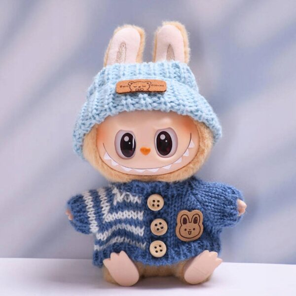 Kleidung für Puppen 15–17 cm: Blauer handgefertigter Pullover und weiche Mütze
