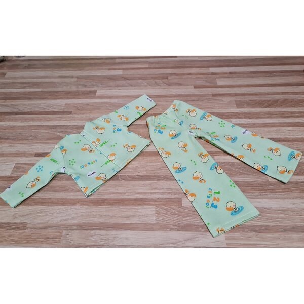 Pigiama per bambola Paola Reina 32 cm con motivo paperelle in verde oliva