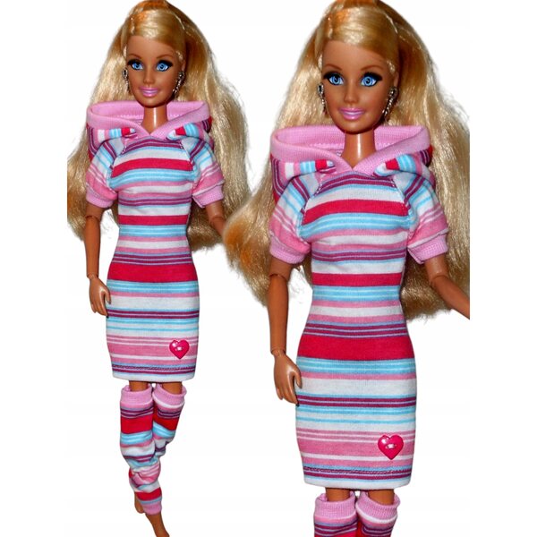Puppenkleidung: Kapuzenkleid und bunt gestreifte Leggings