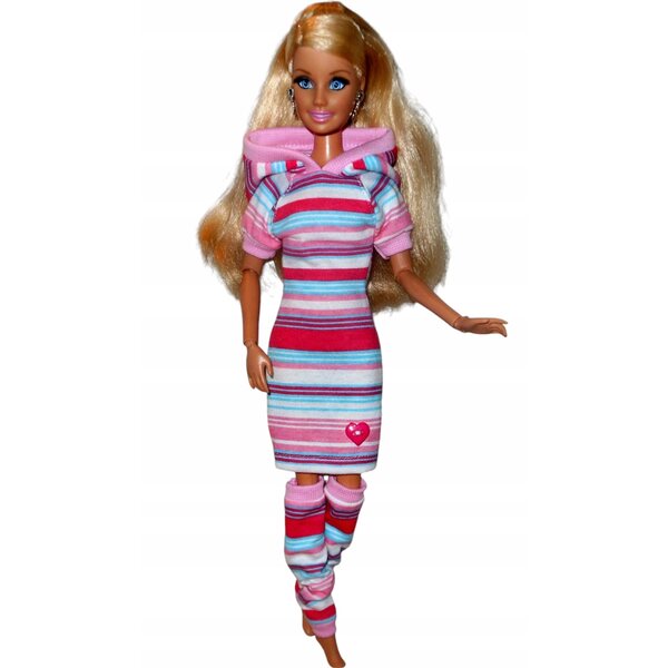 Puppenkleidung: Kapuzenkleid und bunt gestreifte Leggings
