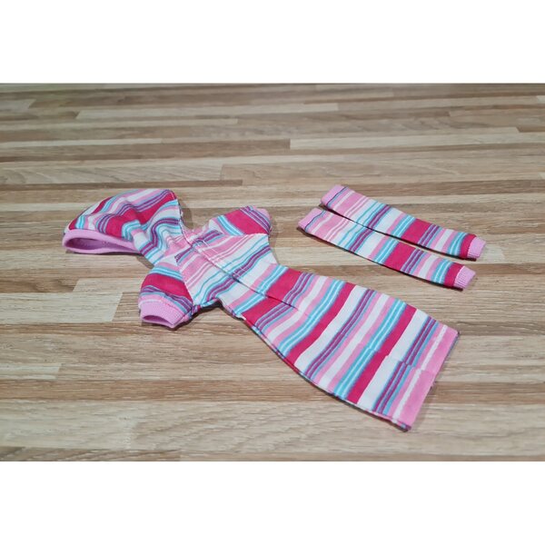 Puppenkleidung: Kapuzenkleid und bunt gestreifte Leggings
