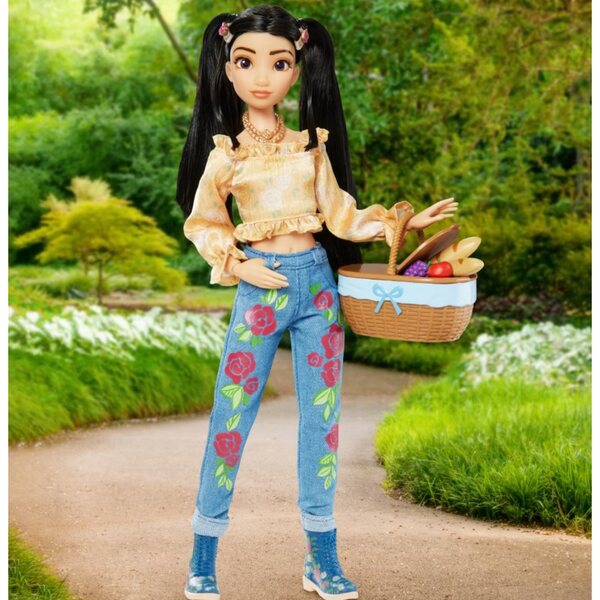 Disney 4EVER Bella Kleidungs- und Zubehörset „Die Schöne und das Biest“.