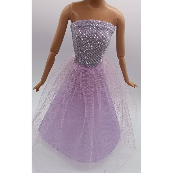 Elegantes Puppenkleid mit Korsett und glänzendem Tüll