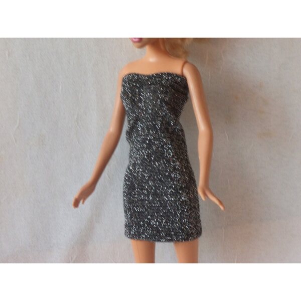 Barbie-Puppenkleidungsset mit schwarzem Mantel und silbernem Kleid