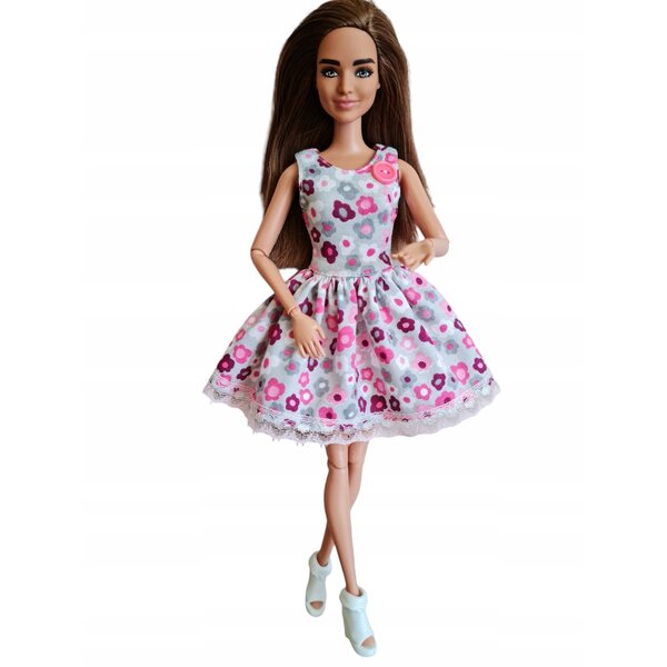 Modisches Blumen-Puppenkleid mit Spitze und Knöpfen - Kleidung zum Verschenken