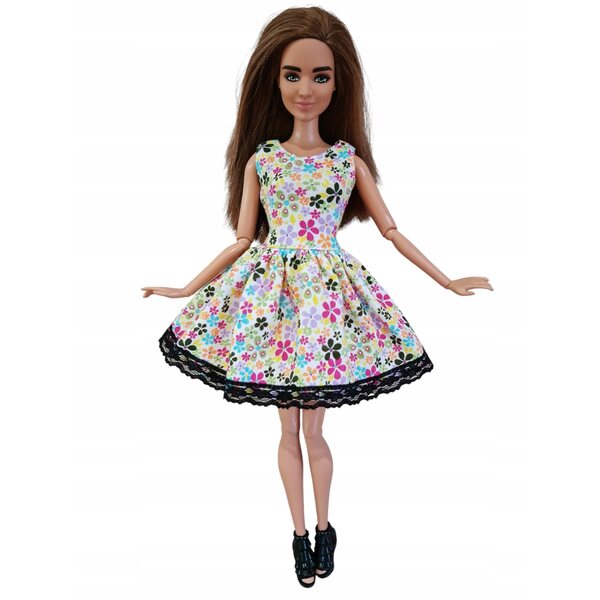Ein Kleid mit kleinen bunten Blumen und Spitze, ein Modepuppen-Outfit