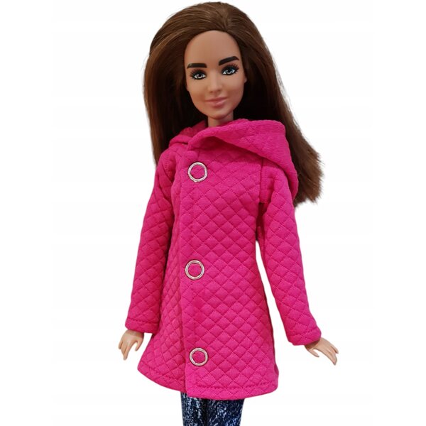 Cappotto trapuntato fucsia per una bambola alla moda - outfit classico