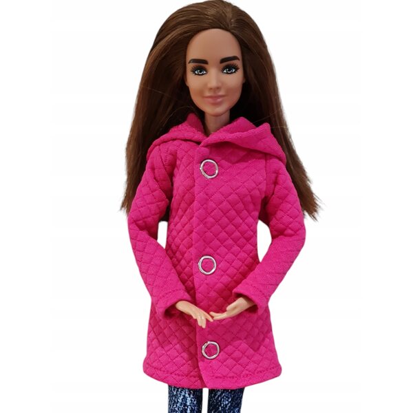 Cappotto trapuntato fucsia per una bambola alla moda - outfit classico
