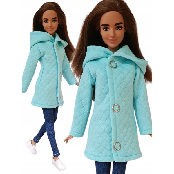 Cappotto trapuntato color menta per una bambola: abito alla moda con cappuccio