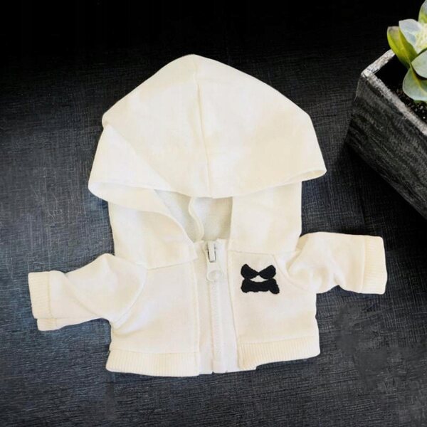 Witte bluza met capuchon voor poppen van 20 cm – handgemaakte kleding