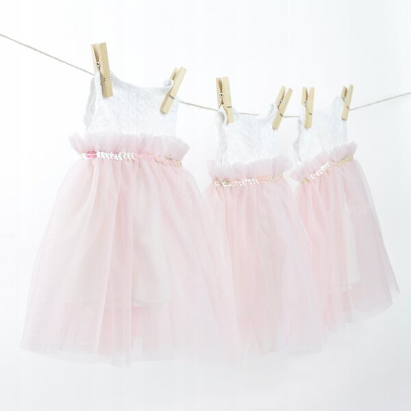 Rosa Tüllkleid für eine Miniland-Puppe von Paola Reina: ein elegantes Outfit für Kinder