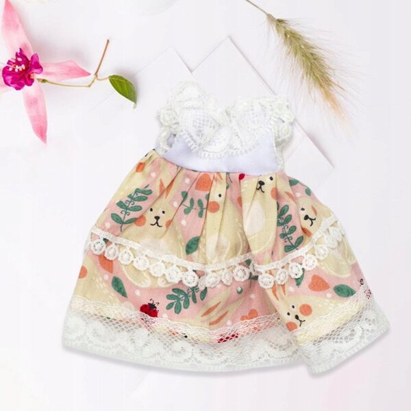 Kleidung für 20 cm große Puppen mit hochwertigem Kleid und Haarband