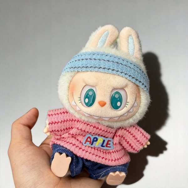 Bekleidungsset für Labubu Puppe 17 cm mit Pullover, Jeans und Mütze