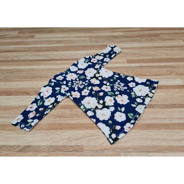 Kleid für Paola Reina Puppe 32 cm – Weiße Rosen auf marineblauer, eleganter Kleidung