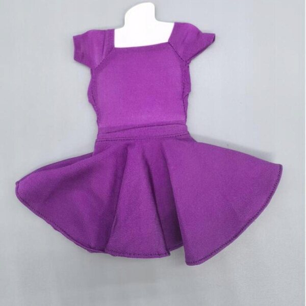 Lila Faltenkleid für Puppen im Maßstab 1:6 – komplettes T-Shirt und Rock