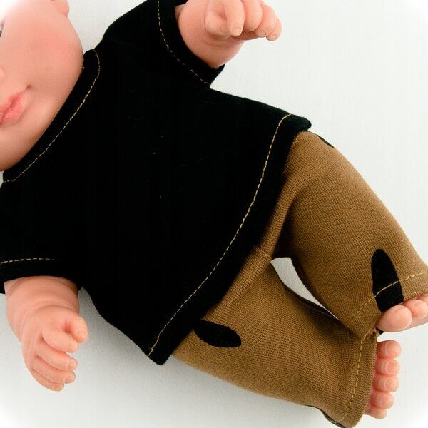 Kleidung für eine Miniland-Babypuppe, schwarze Bluse und braune Shorts, 21 cm