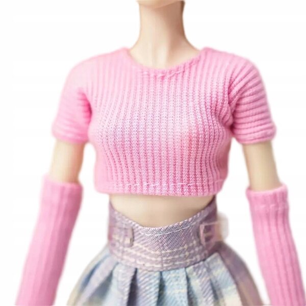 Barbie-Puppen-Modeset: rosa Oberteil, karierter Rock, Höschen und Schuhe