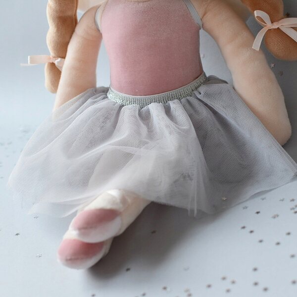 Gonna in tulle grigia in tulle per bambole - accessorio elegante e versatile