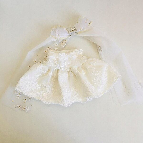 2 Brautkleider mit Schleier für 38-cm-Puppen – elegante und einfach zu tragende Kostüme
