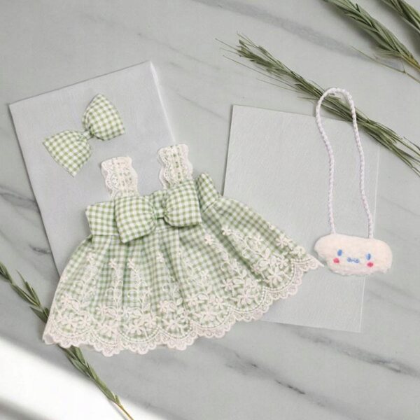 Prinzessinnenkleid für 38-cm-Puppen mit grünem Haarschmuck