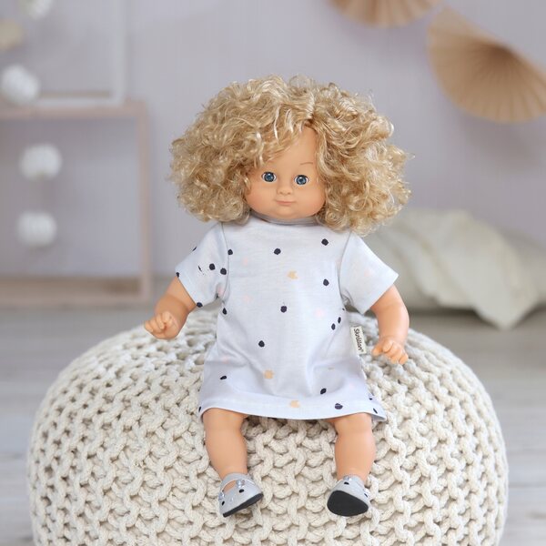 Kleid für 36–40 cm große Puppen aus weichem Jersey mit buntem Skrållan-Muster