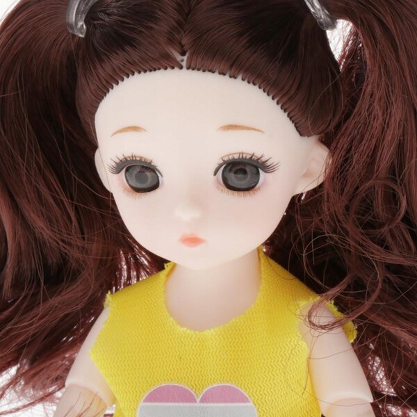16-cm-BJD-Puppe mit braunem lockigem Haar und modischer Kleidung