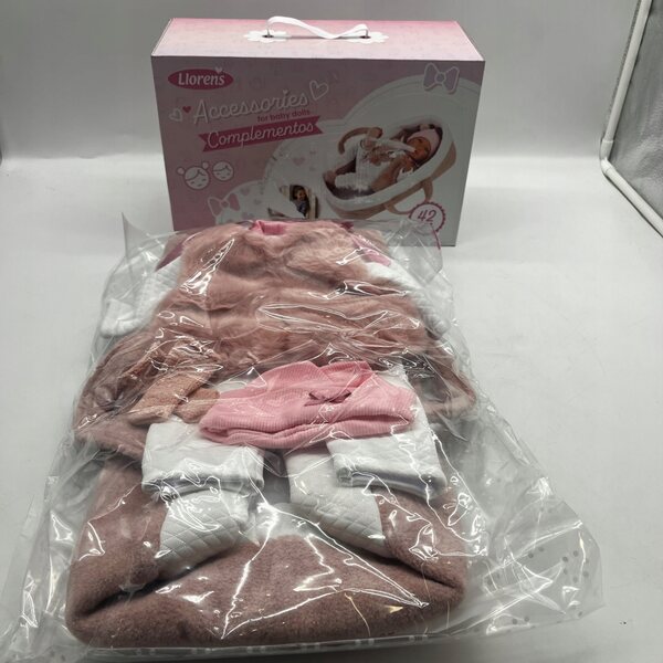 Bekleidungsset für Llorens-Puppen mit rosa Tasche und weicher Baumwollkleidung