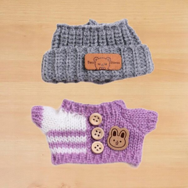 Bekleidungsset für 15–17 cm große Puppen mit weichem und handgefertigtem lila Pullover und Mütze