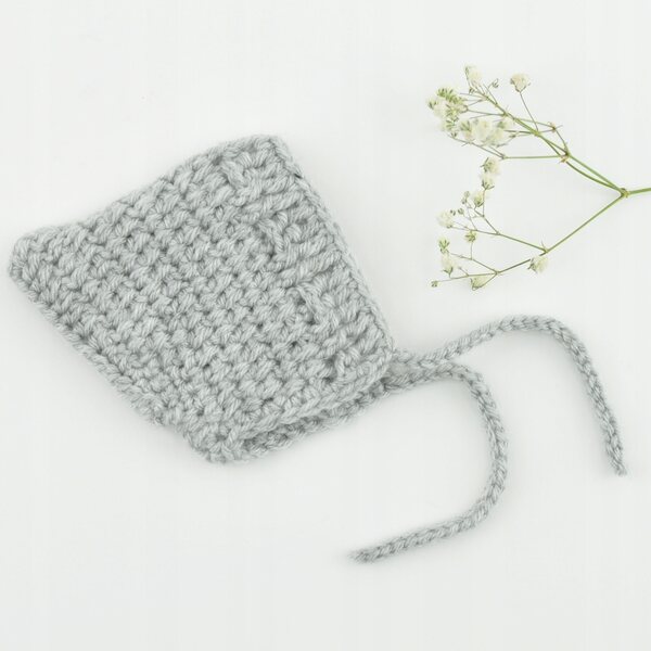 Cappellino in lana per bambola Miniland 21 cm colore naturale grigio