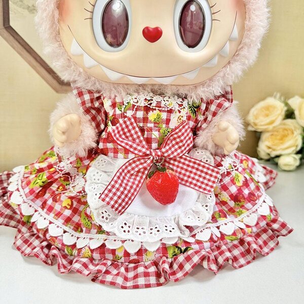 Kleid für eine 38 cm große Puppe mit Stirnband und Brosche: ein farbenfrohes Kleidungsstück