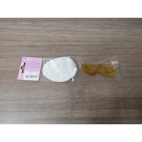 Occhiali da sole gialli moderni per bambole - accessorio trendy per bambini 3+