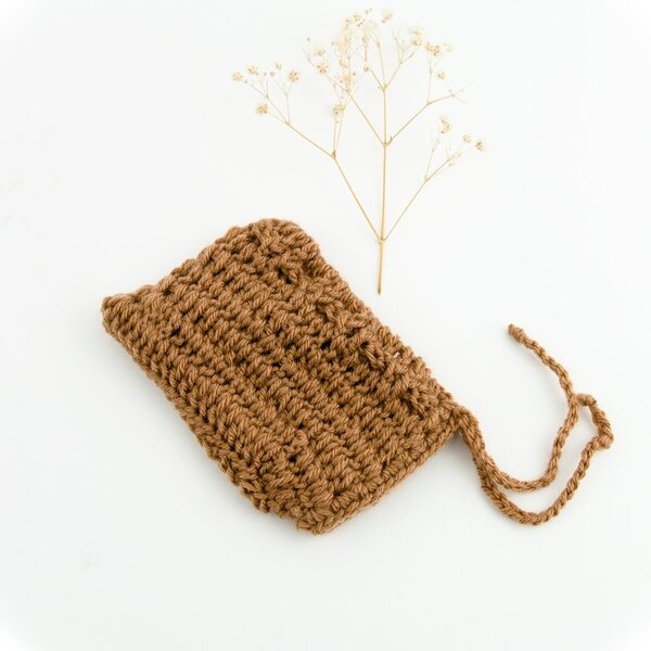 Cappello in lana per bambola Miniland 38 cm naturale, morbido e fatto a mano
