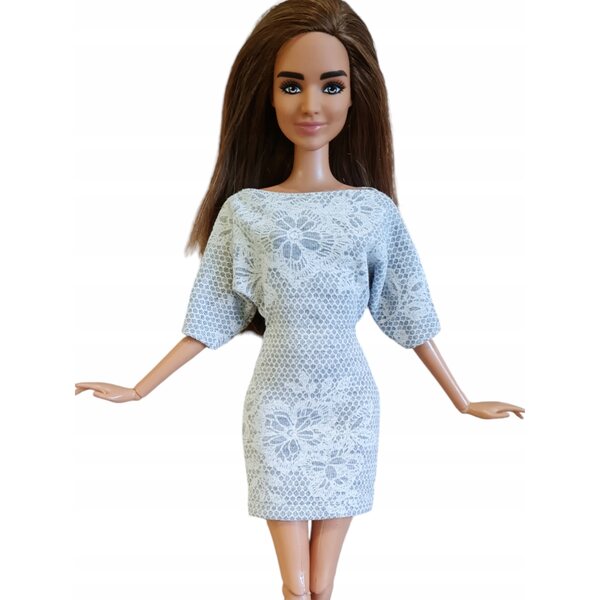 Modisches klassisches Puppenkleid aus grauem Stoff mit Spitze, Größe 3+