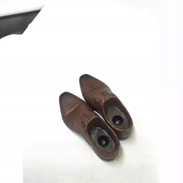 Scarpe per figure in scala 1/6: accessorio realistico ed elegante per figure maschili