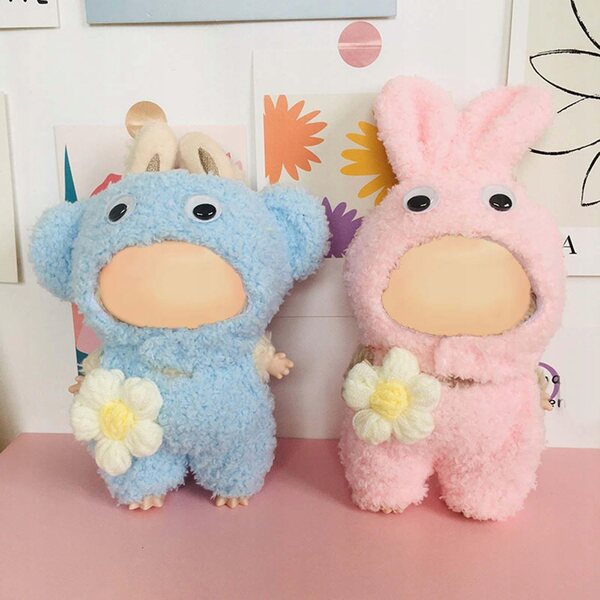 Stoffen lijfje voor poppen van 15-17 cm met blauwe accessoires en haarspeld