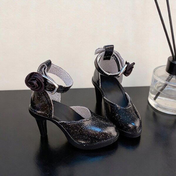1/6 Schuhe mit hohen Absätzen für 24 cm große elegante schwarze PVC-Puppen