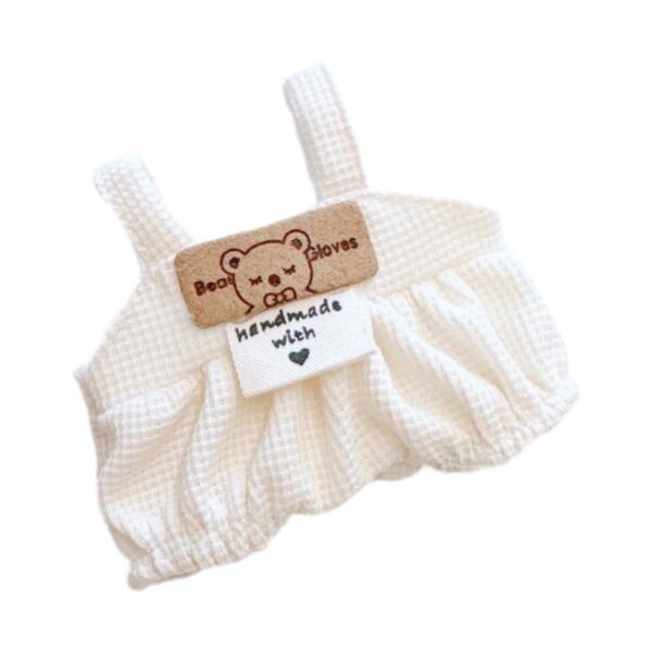 Beiges Stoffkleid für 15 cm große Puppe – weiche Hose mit Hosenträgern