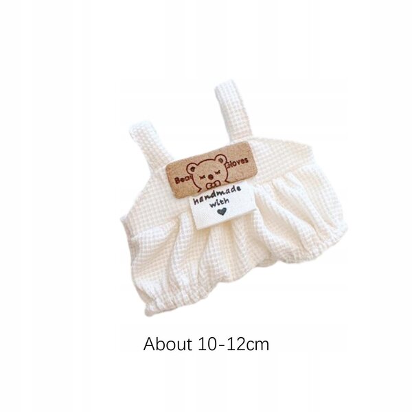 Beiges Stoffkleid für 15 cm große Puppe – weiche Hose mit Hosenträgern