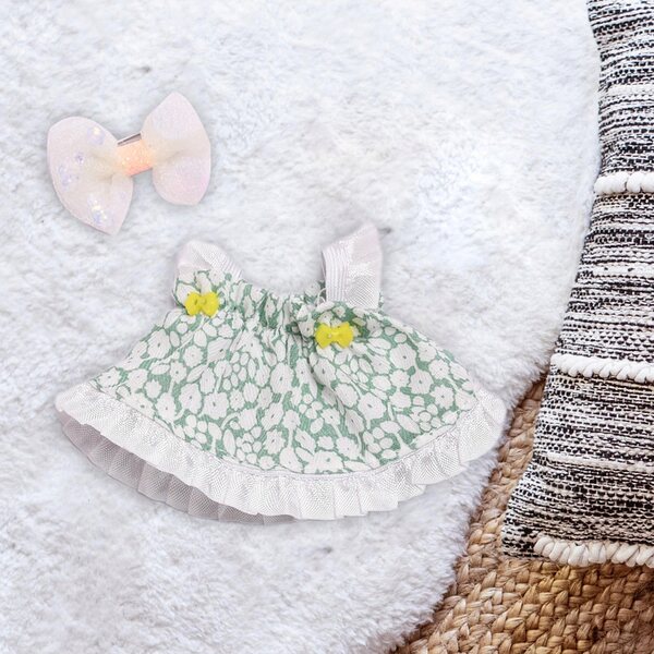 2-teiliges Puppenplüschkleid mit Gürtel, Grün, 17 cm