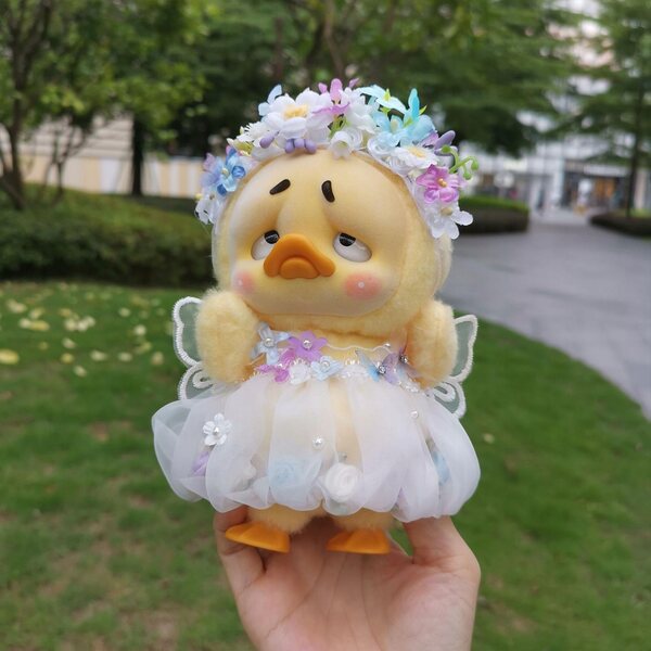 Kleid für eine Feenpuppe mit einem lila Stirnband für 15 cm