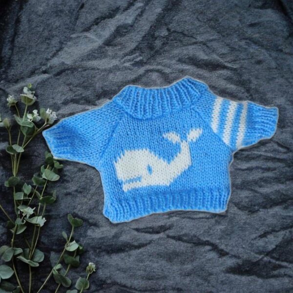 Blaues Kleid für 20-cm-Puppen aus weichem und widerstandsfähigem Stoff