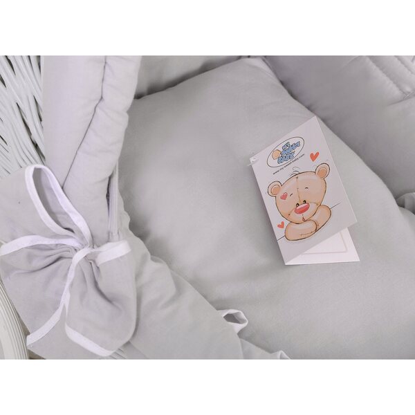 Diepwitte rieten poppenwagen met roze lakens - My Sweet Baby