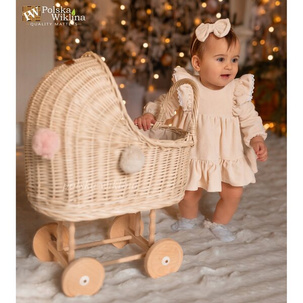 Passeggino per bambole in vimini bianco con pompon e finiture beige